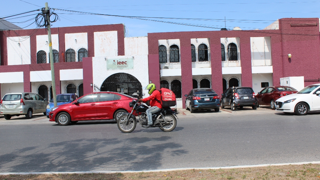 Piden a titular del IEEC, órgano electoral de Campeche, garantizar pago de estímulos del 2023