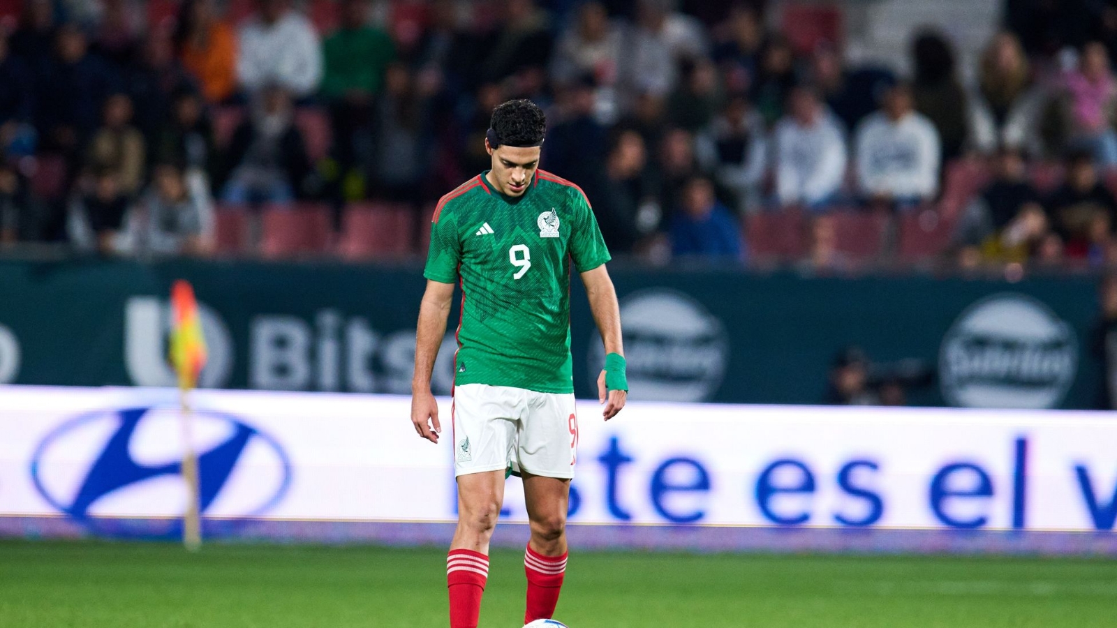 El delantero mexicano vivirá días cruciales en el Mundial de Qatar 2022