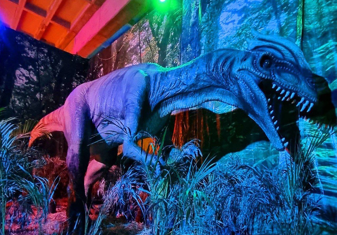 Varias especies de dinosaurios confrman ésta exposición en Mérida