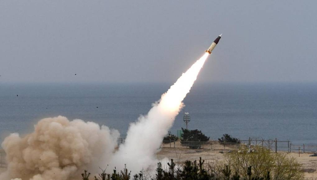 Corea del Norte dispara 14 misiles, uno de ellos cerca de Corea del Sur