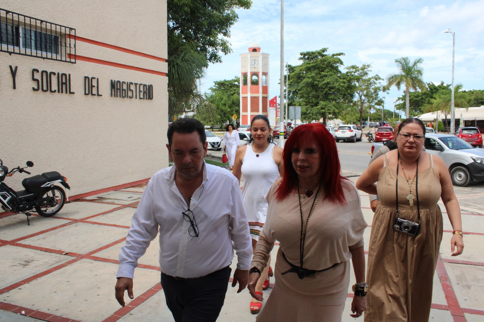 Layda Sansores, sin ser notificada por la FGR tras denuncia de Ricardo Monreal por espionaje