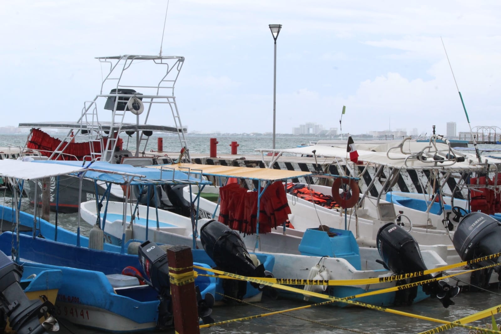 Huracán Lisa provoca el cierre de varios puertos en Quintana Roo
