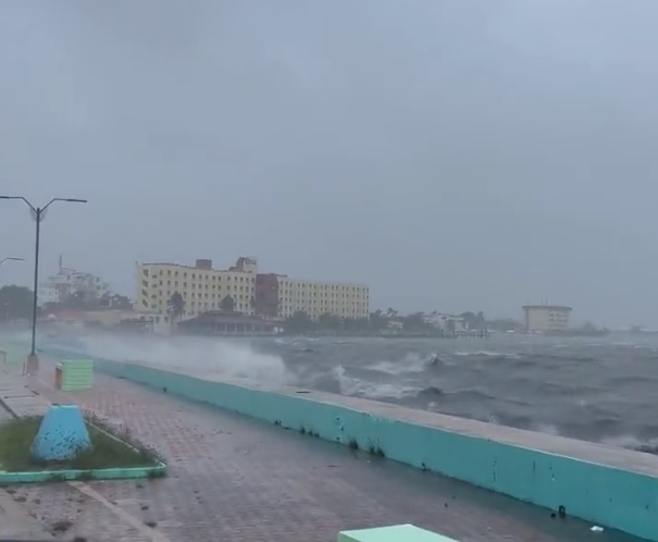 Así tocó tierra el Huracán Lisa en Belice: VIDEO