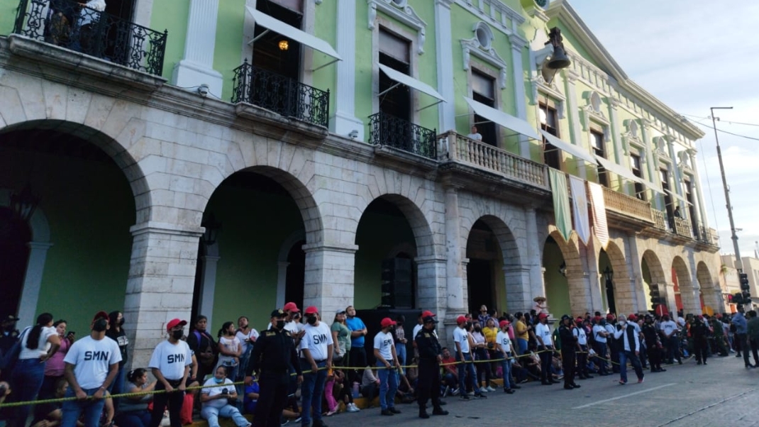 Decenas de familias disfrutan del desfile del 20 de Noviembre en Mérida: EN VIVO
