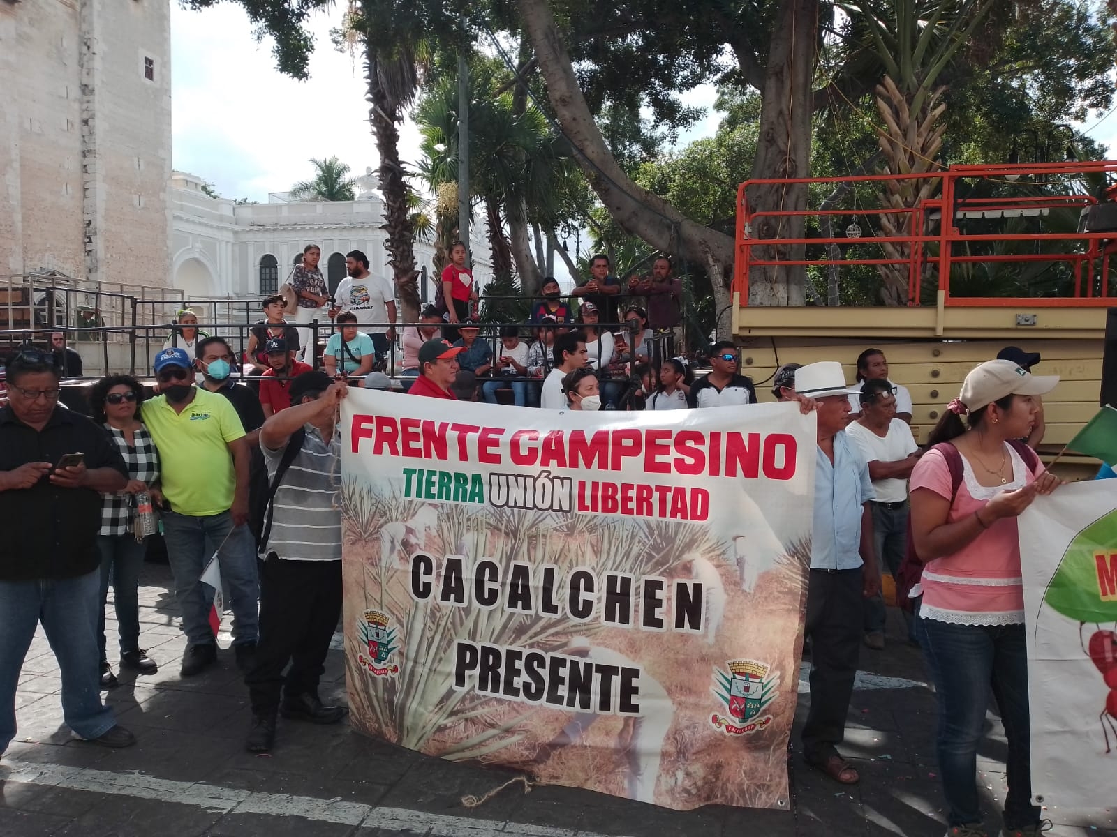 Frente campesino marcha hacia el Palacio de gobierno en Mérida; piden proteger a los ejidatarios