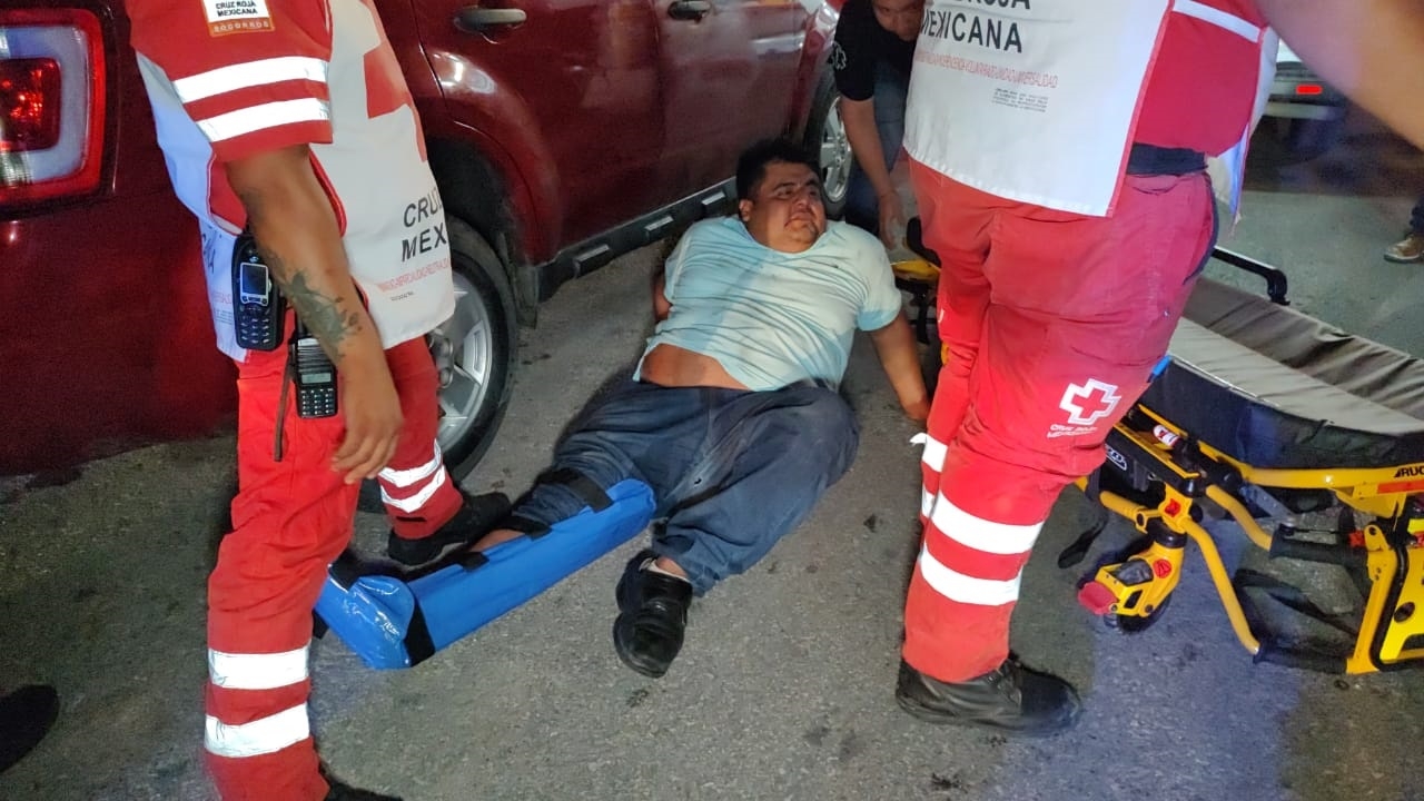 El hombre fue auxiliado por paramédicos de la Cruz Roja luego del ataque