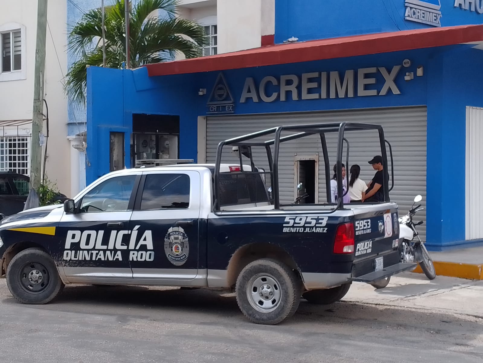 Sujetos armados asaltan una financiera en Cancún