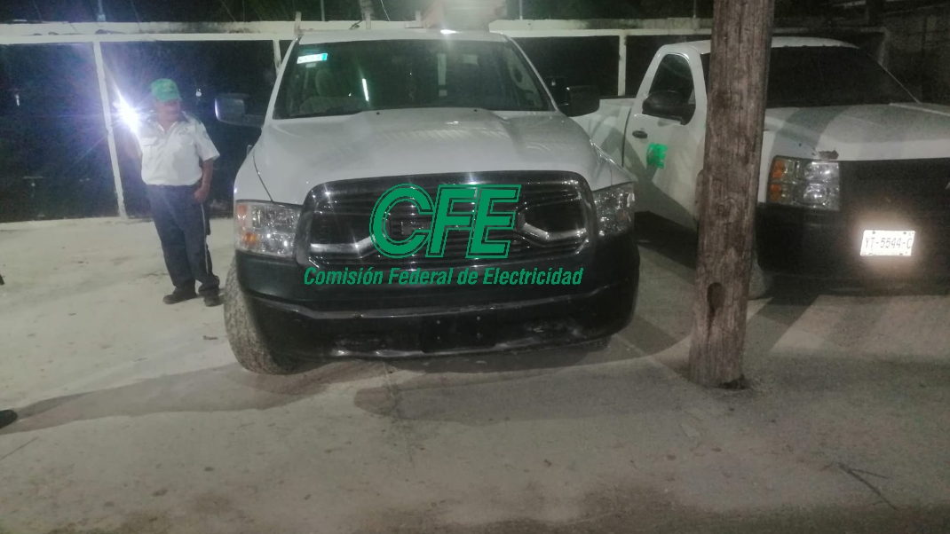 Comando armado balea camionetas de la CFE en Candelaria, Campeche