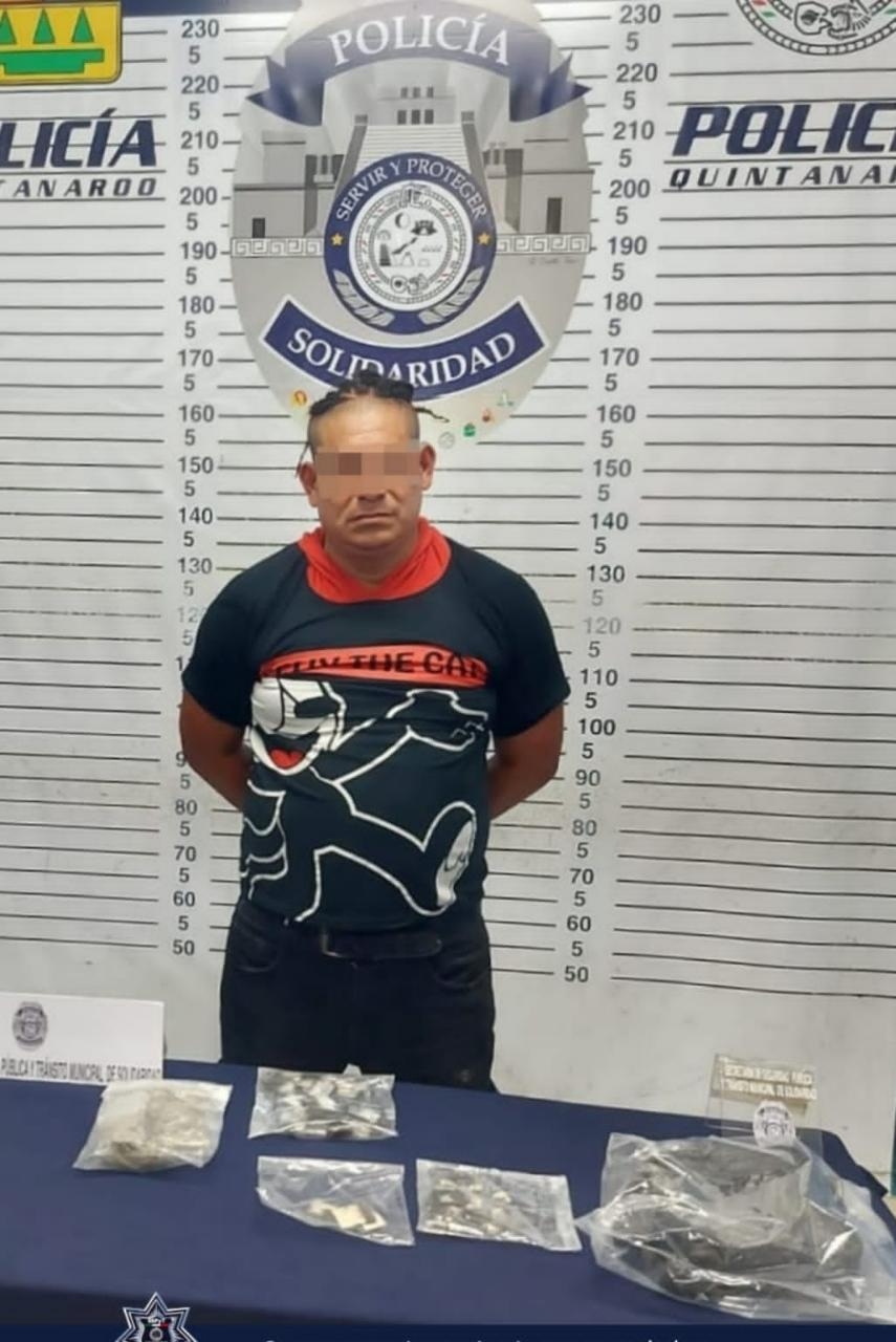 Detienen a narcomenudista con 83 bolsitas con diversas drogas en Playa del Carmen