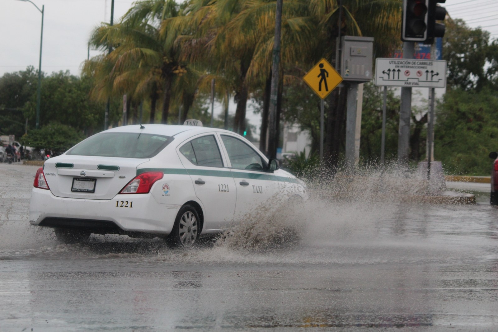 Tormenta Idalia se aleja gradualmente de las costas de México