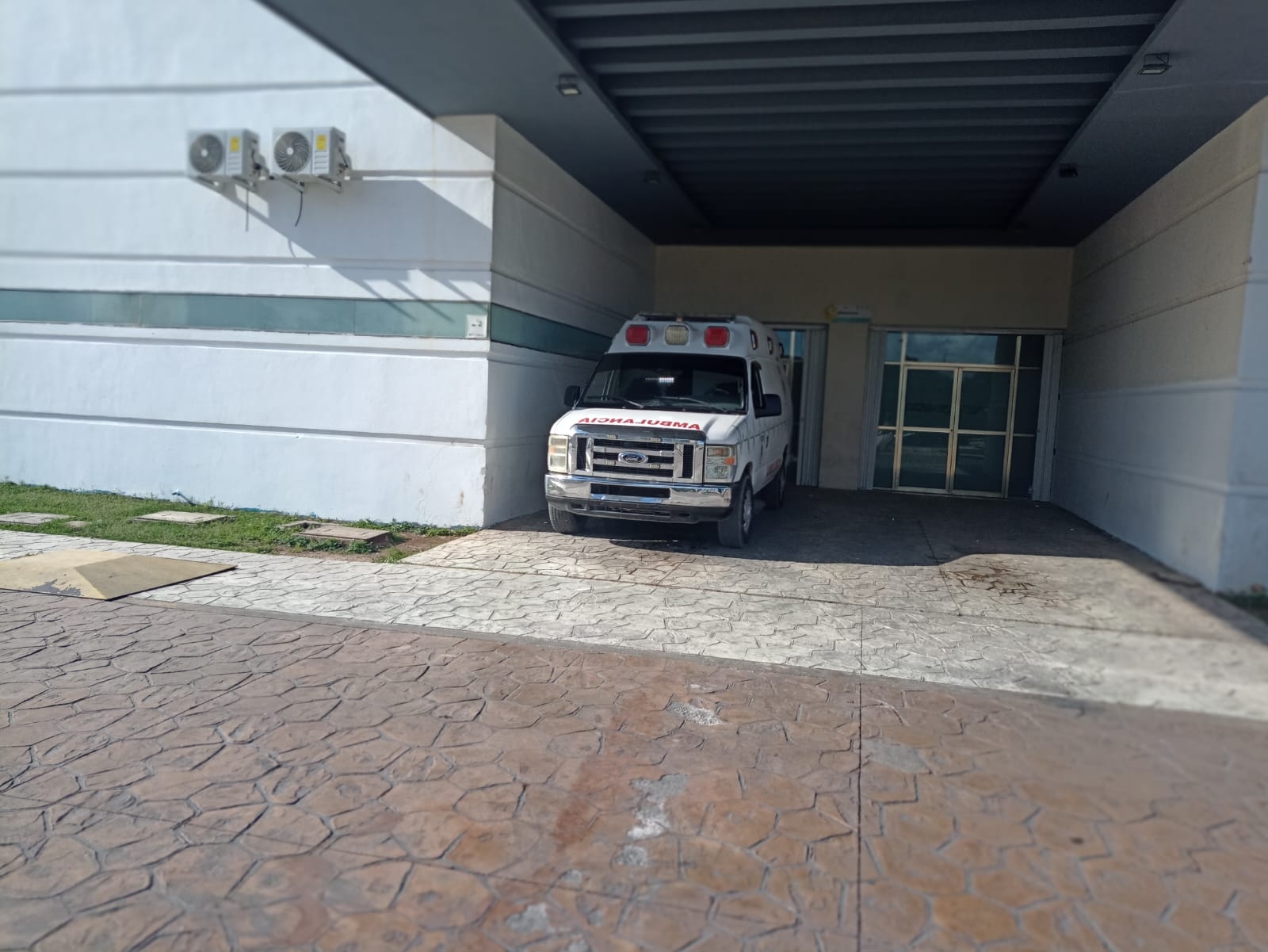 Menor se salva de ser secuestrado tras arrojarse de un vehículo en movimiento en Cancún