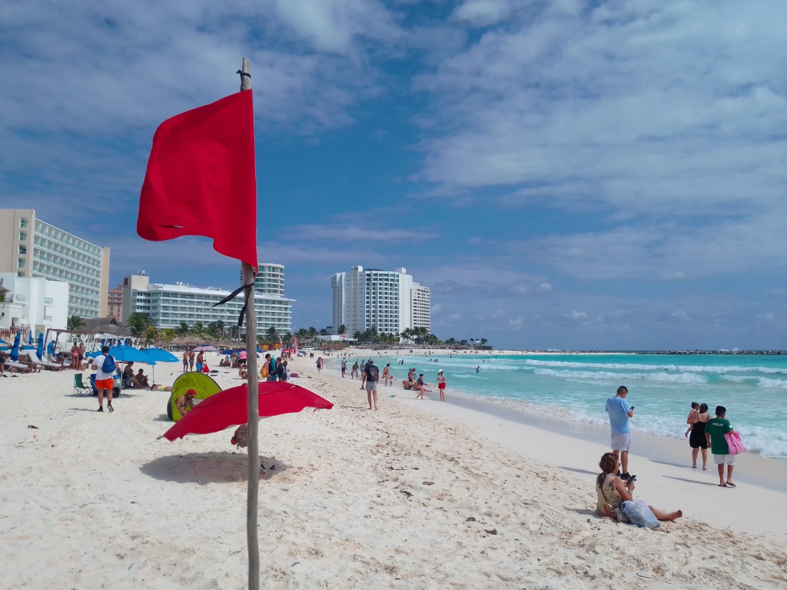 Se registra poca afluencia en Playa Gaviotas de Cancún: EN VIVO