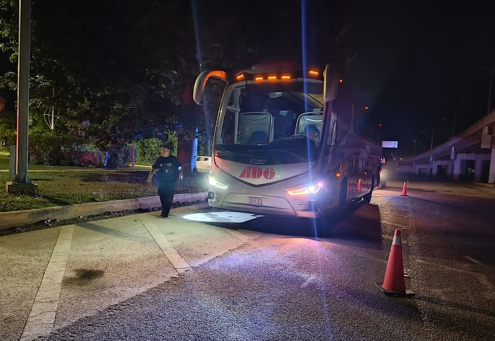 Hombre muere arrastrado por un ADO en la carretera Campeche-Mérida
