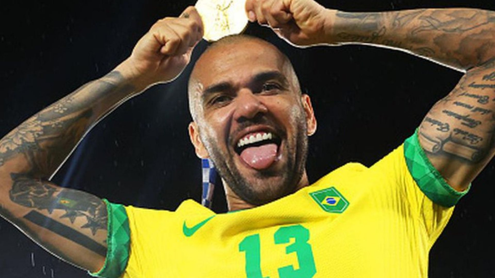Periodista reacciona molesto a la convocatoria de Dani Alves a Brasil para Qatar 2022: VIDEO
