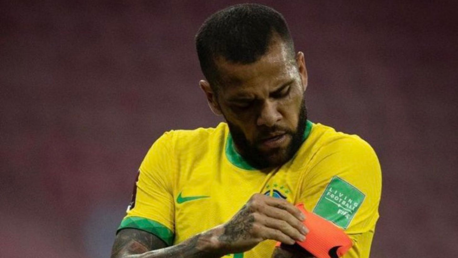 Dani Alves responde furioso a las críticas por ser llamado a Qatar 2022 con Brasil