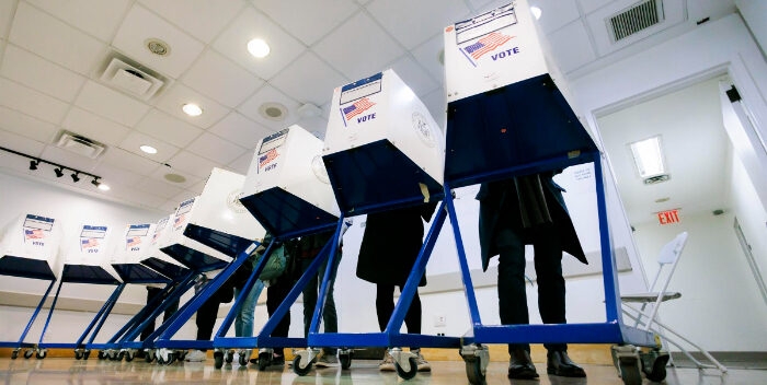 En plena jornada electoral de EU, reportan fallas en máquinas de votación en Arizona