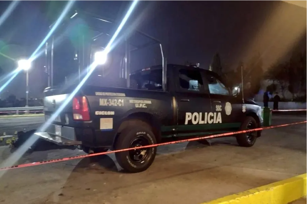 Pelea entre policías en una gasolinera de la CDMX deja 2 muertos