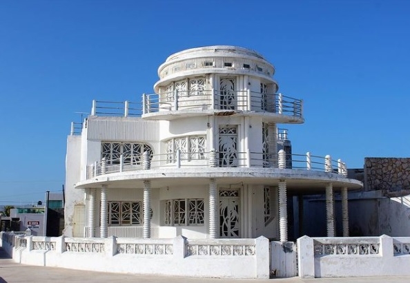 La Casa del Pastel fue manda a construir en 1940 por Víctor Suárez Molina