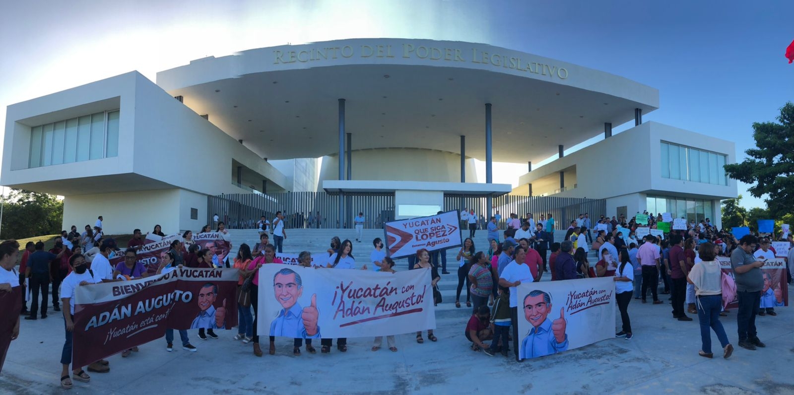 Simpatizantes de Morena se reúnen en el Congreso de Yucatán por la llegada de Adán Augusto López: VIDEO