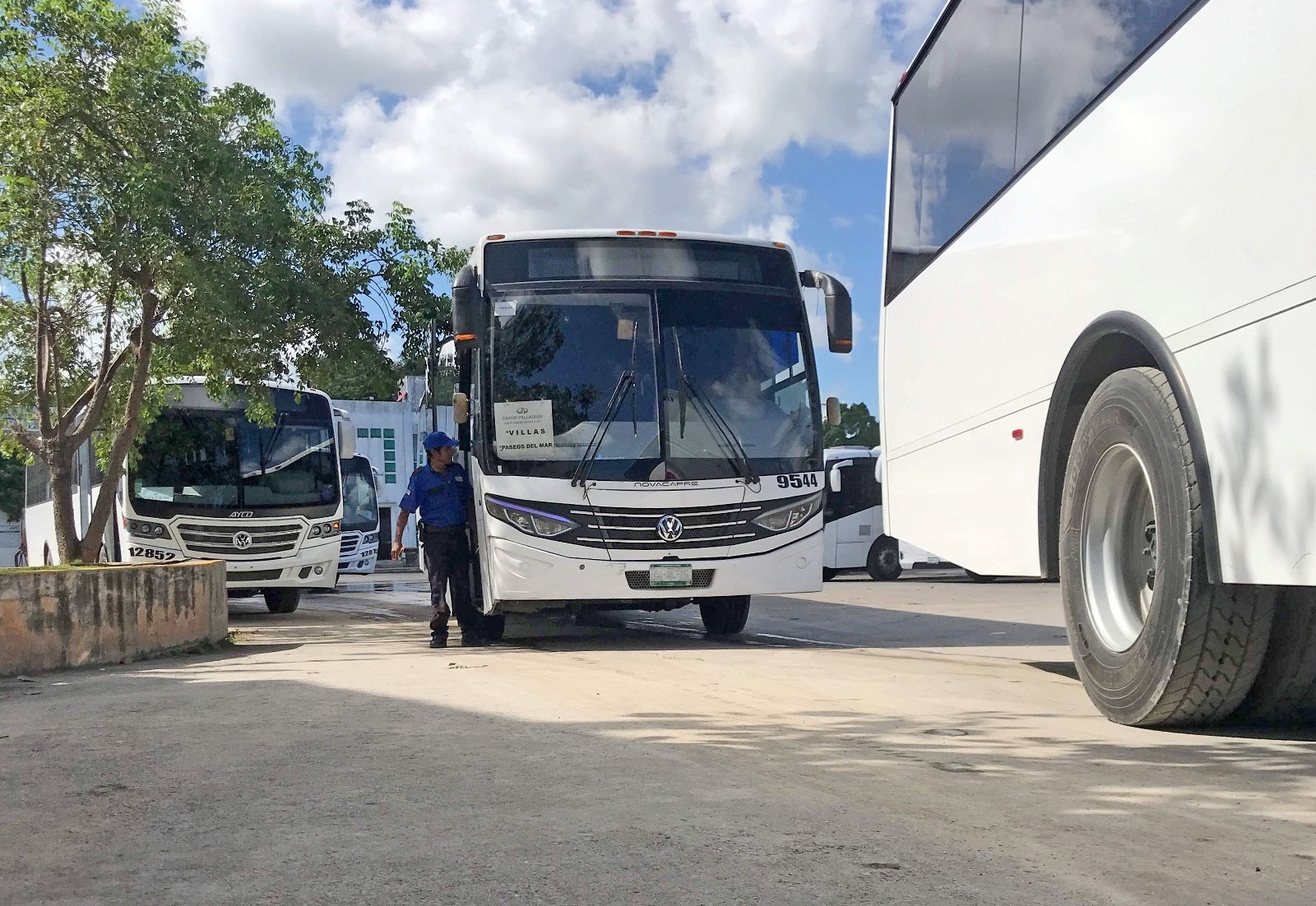 Empresas transportistas buscan reclutar choferes foráneos para Quintana Roo
