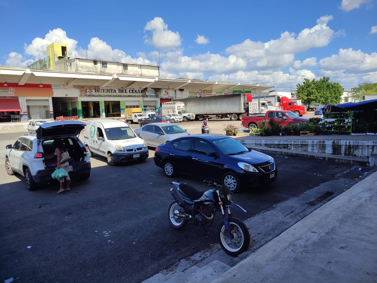 Comerciantes denuncian al Ayuntamiento de Mérida por robo de un terreno en la Central de Abastos
