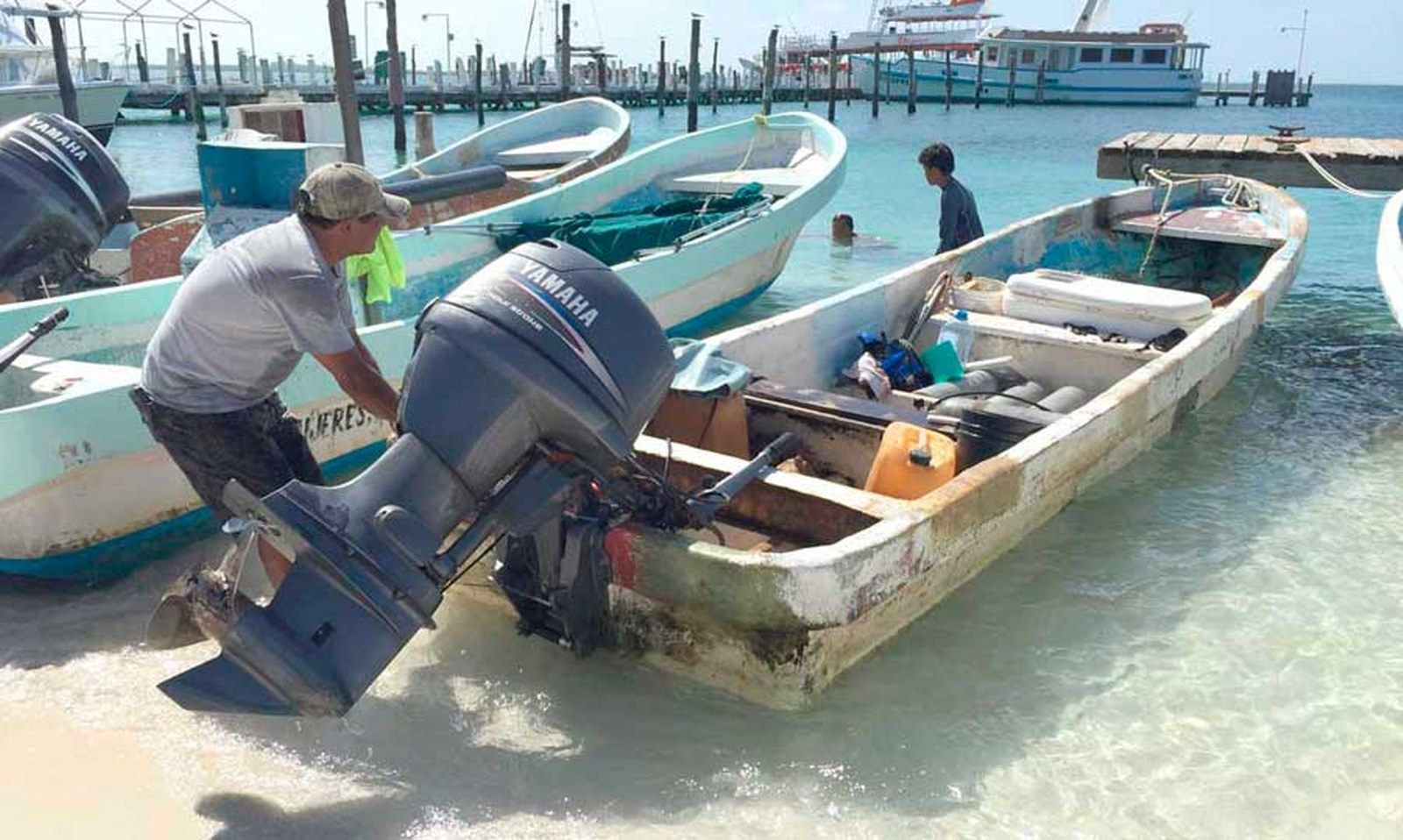 "Pesca de droga", posible móvil de la ejecución de tres lancheros en Isla Mujeres