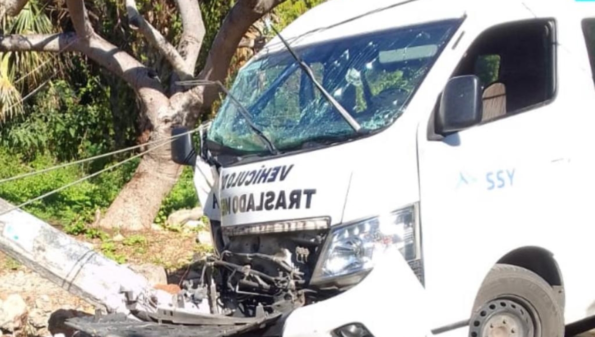 Ambulancia que trasladaba estudiantes choca en Maxcanú; hay 16 heridos