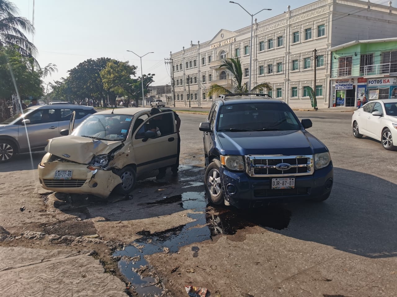 Choque entre dos automóviles deja una mujer lesionada en Ciudad del Carmen