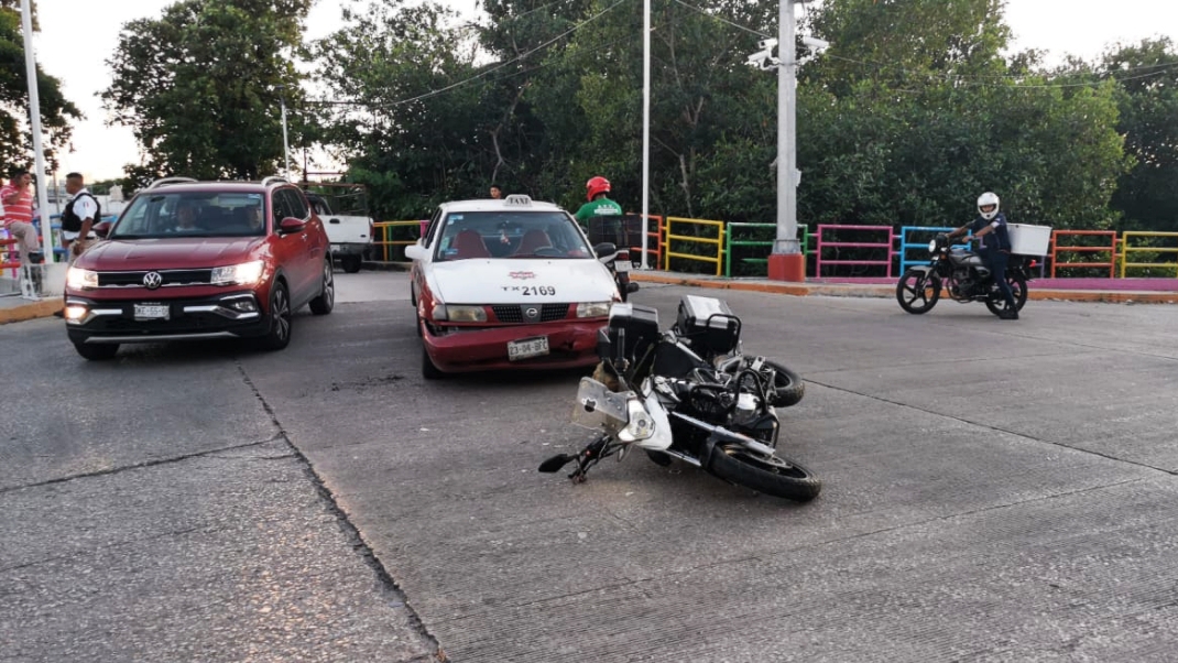 Accidentes Ciudad del Carmen: Motociclista sale volando tras ser golpeado por un taxista