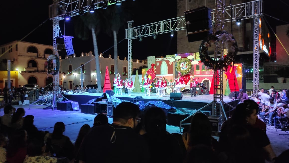 Con danza y villancicos llega la navidad al Festival del Centro Histórico de Campeche