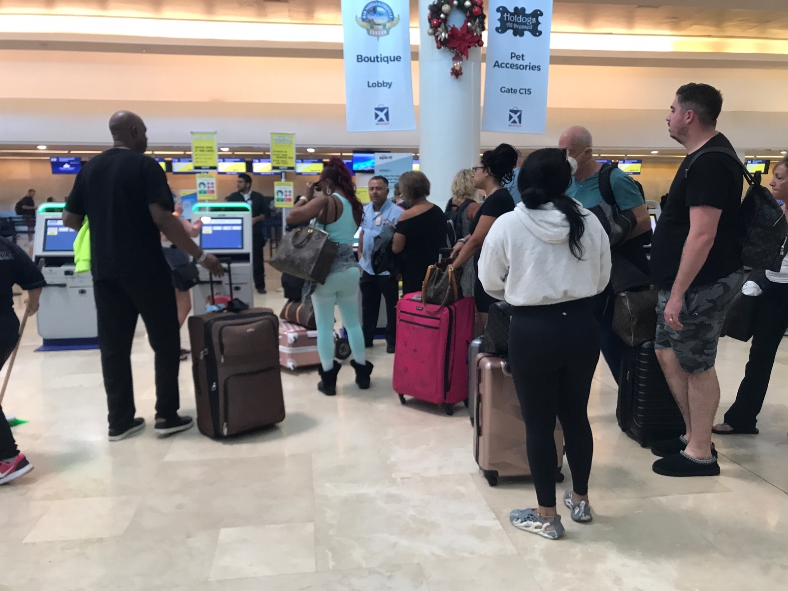 Se retrasan cuatro vuelos en el Aeropuerto Internacional de Cancún: EN VIVO