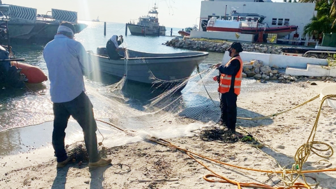 Pemex resarce daño ambiental en Ciudad del Carmen; entrega apoyos a pescadores