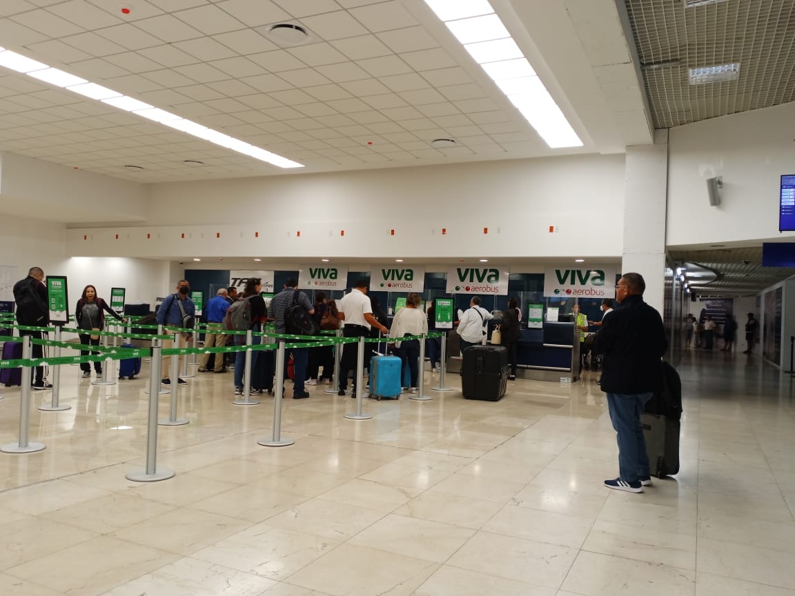 VivaAerobus retrasa vuelo Mérida-Monterrey por falla en un motor