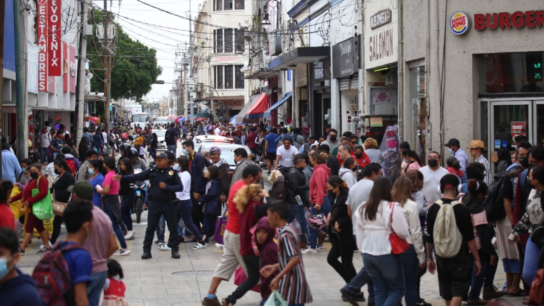 Yucatecos invaden calles del Centro de Mérida; realizan compras de pánico: EN VIVO