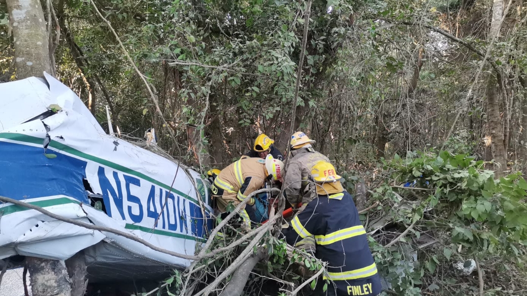 En Puerto Vallarta, se desploma avioneta con dos tripulantes: FOTOS