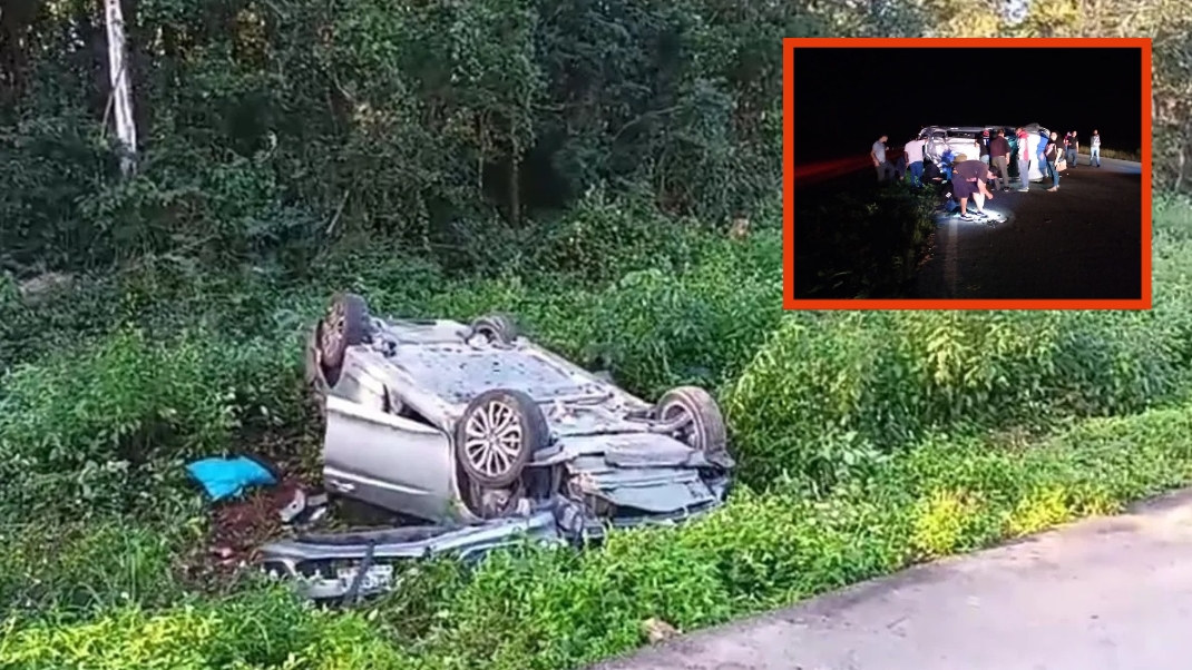 Un automóvil Nissan Sentra termina sobre su toldo, en el tramo carretero Kaua-Xcalacoop