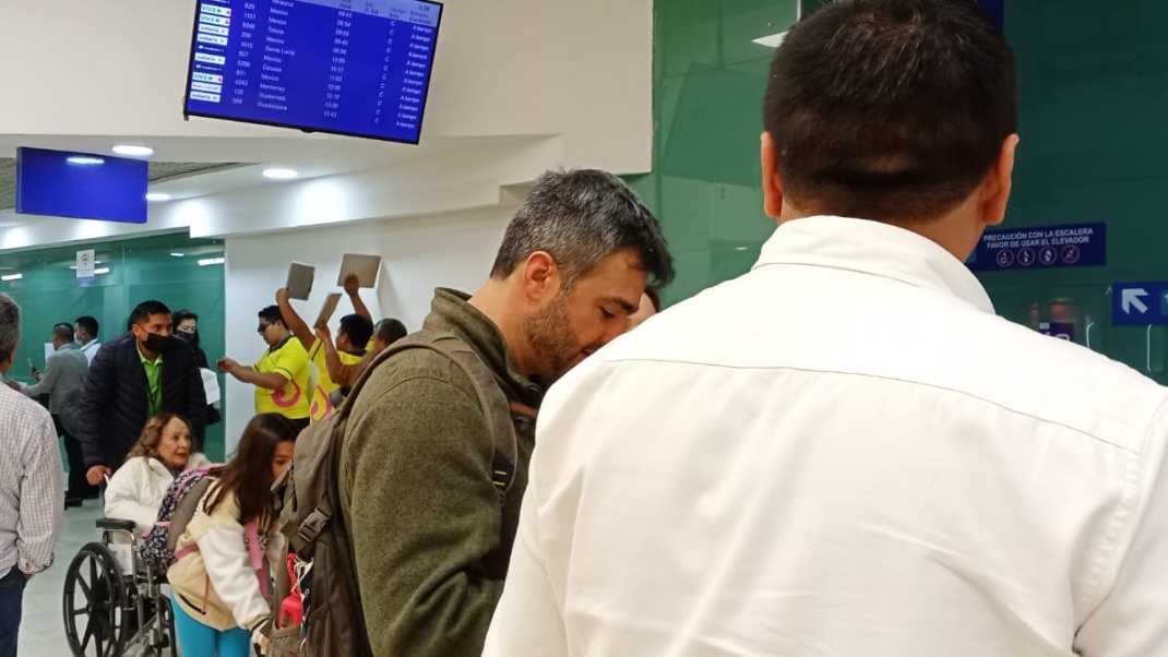 VivaAerobus llega al aeropuerto de Mérida con dos horas de retraso