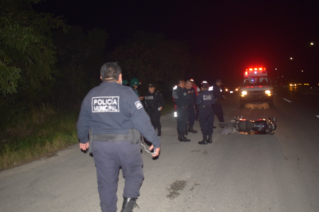Tráiler arrolla a motociclista y se da a la fuga en la carretera Mérida-Progreso