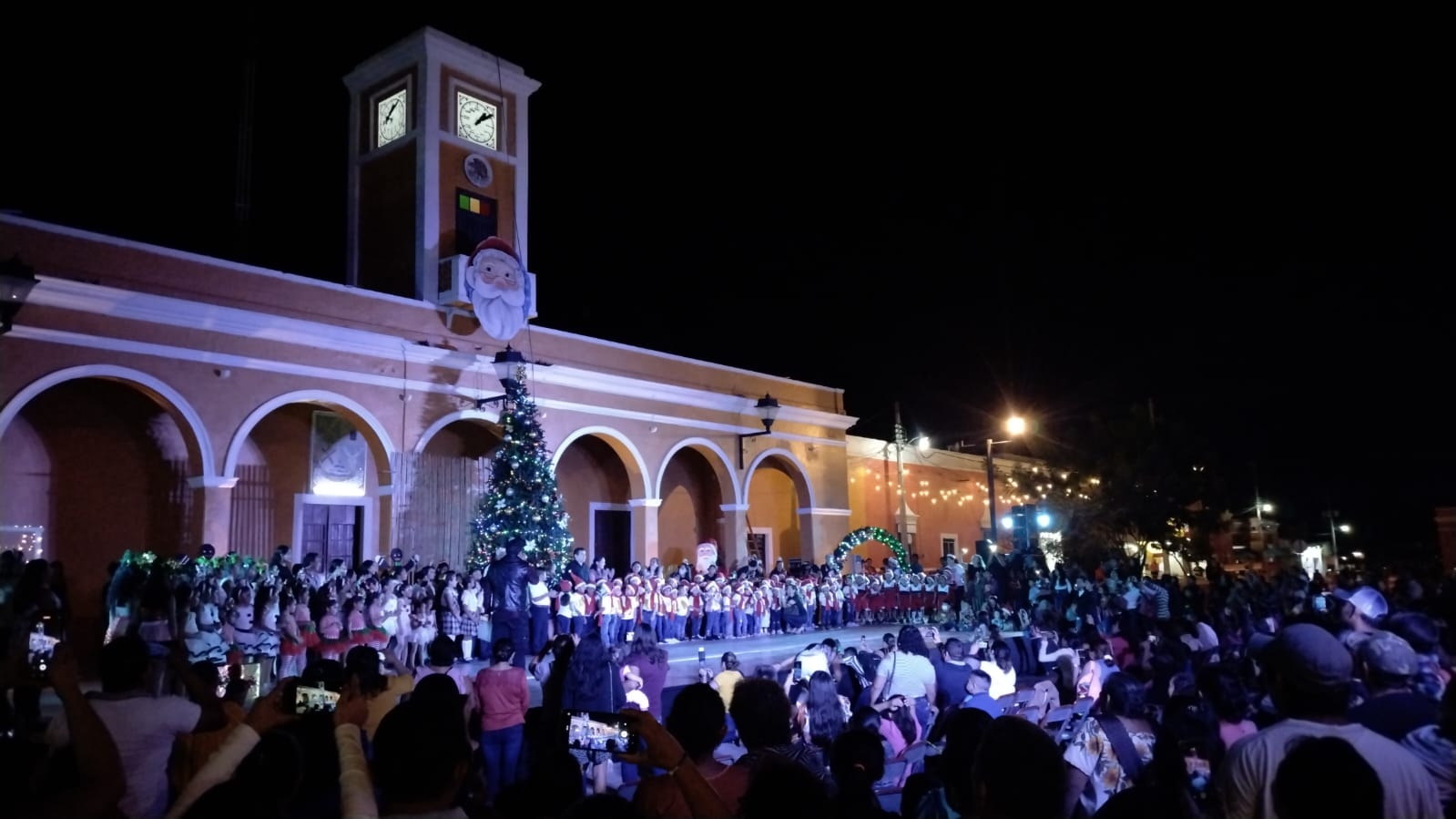 Así se vivió el encendido del árbol navideño en Chocholá, Yucatán: FOTOS