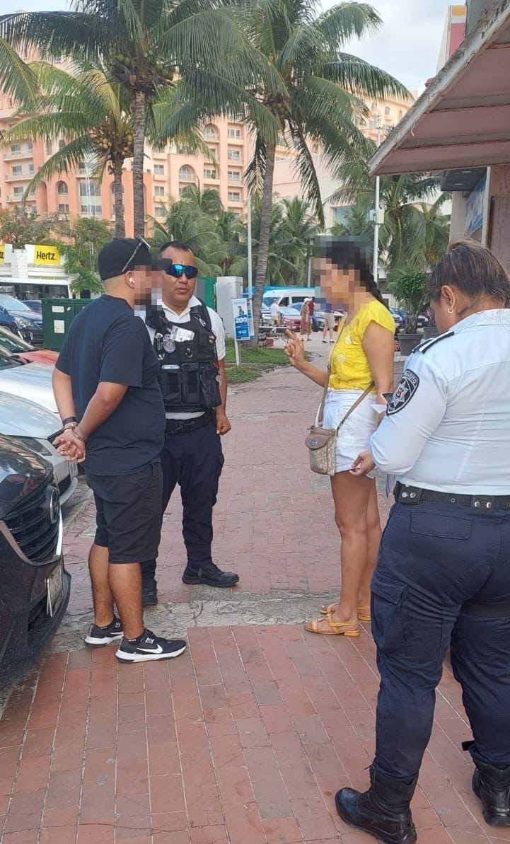Riña entre vendedores de la Zona Hotelera en Cancún genera movilización policiaca