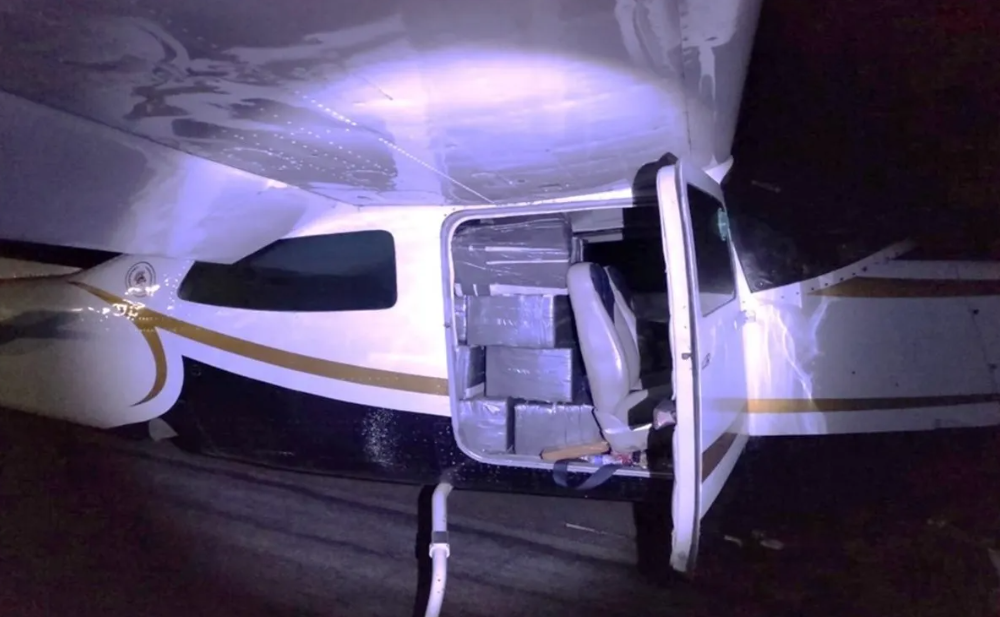 Aseguran aeronave con 469 kilos de cocaína en Mazatlán, Sinaloa; hay 2 detenidos