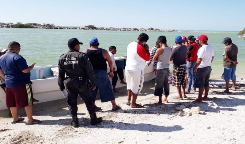 Desaparece pescador en Celestún tras volcar su lancha en altamar
