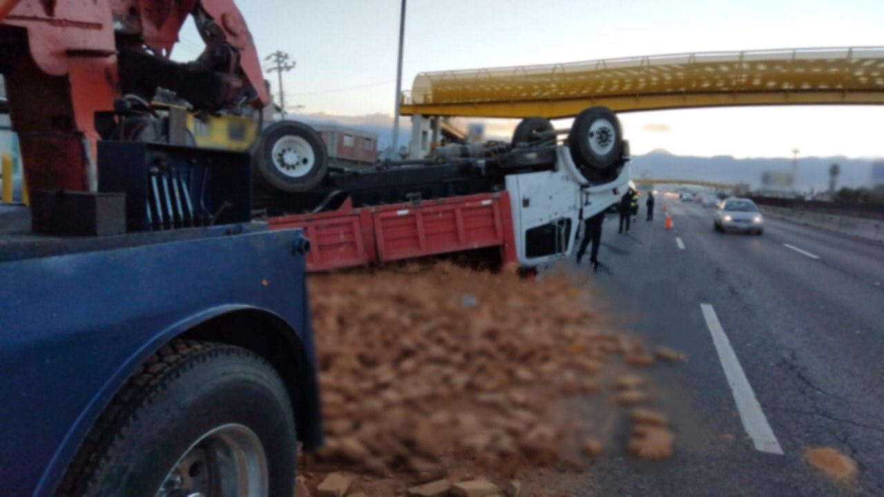 Doble accidente paraliza circulación en la autopista México-Puebla