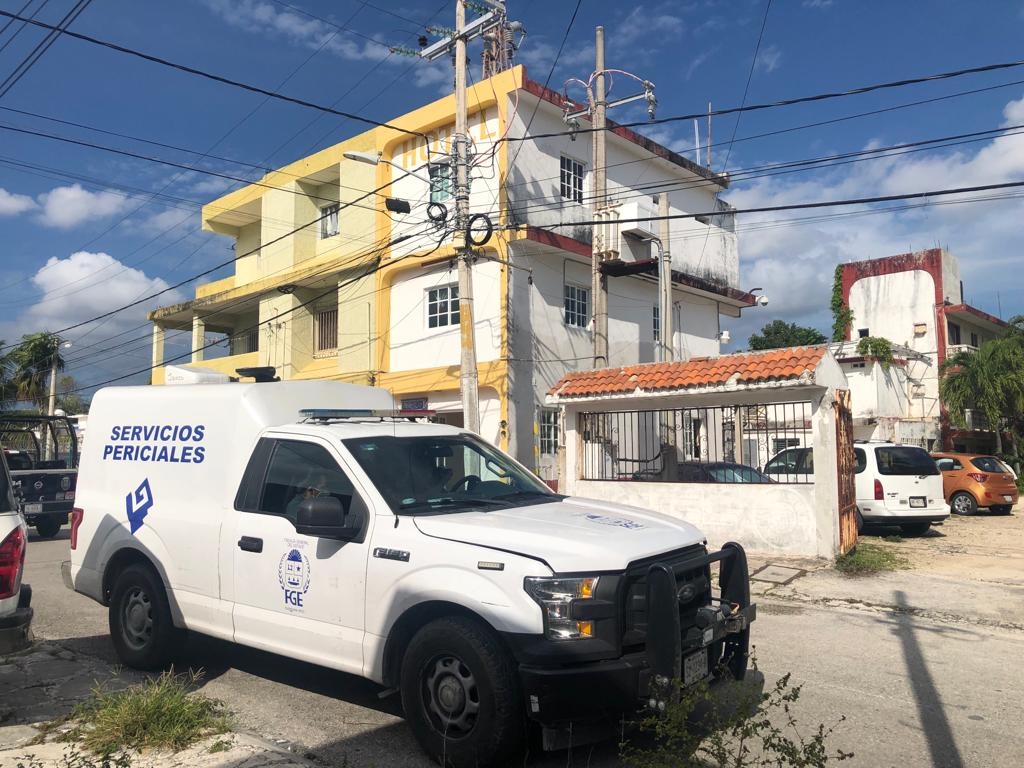 Servicios Periciales de la FGE Quintana Roo acudió a la Supermanzana 64 de Cancún para el levantamiento del cuerpo