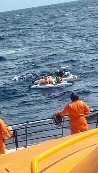 Turistas graban rescate de una embarcación en Playa del Carmen
