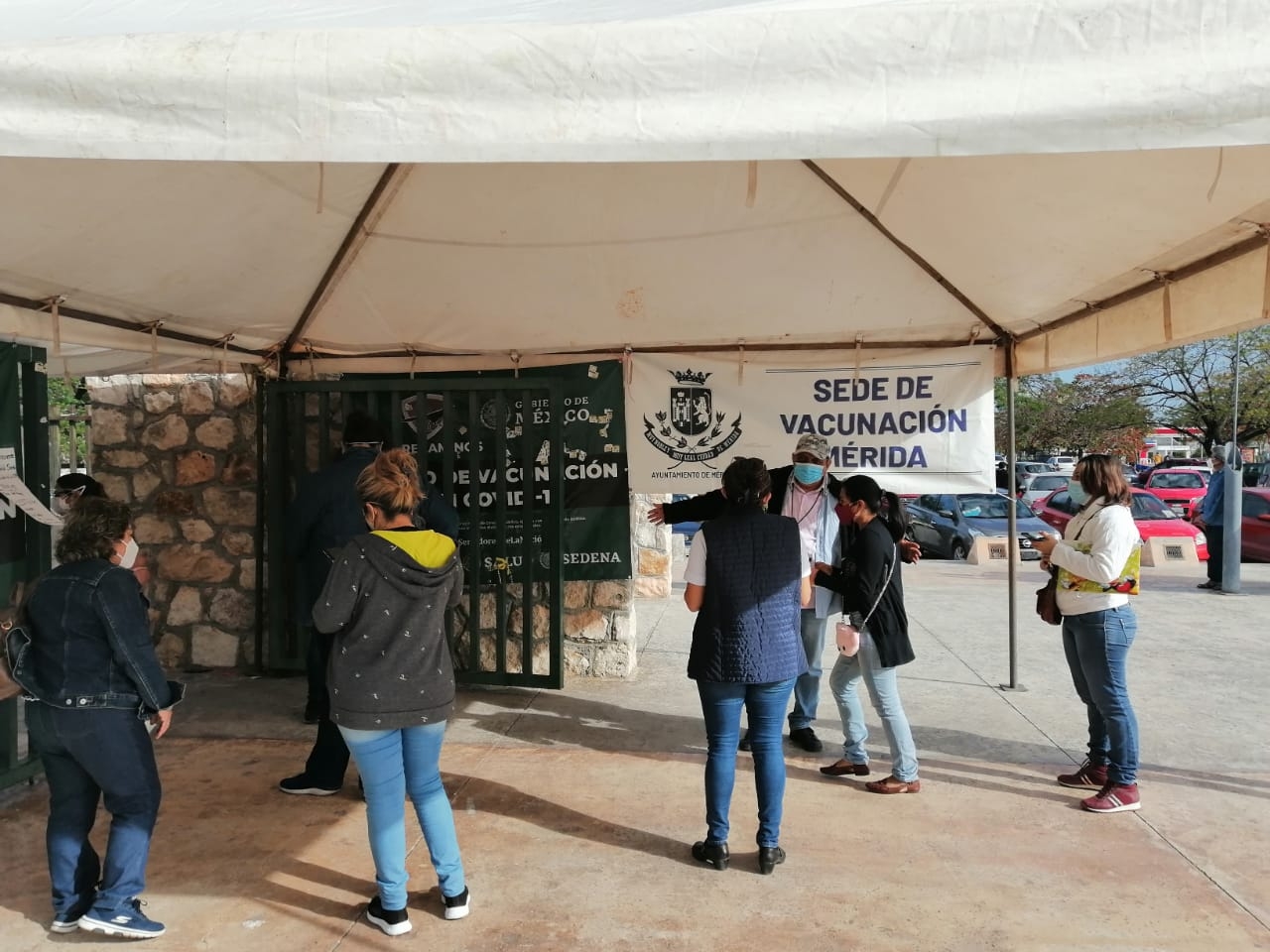 Personas de 30 años reciben dosis de refuerzo anticovid en Mérida: VIDEO
