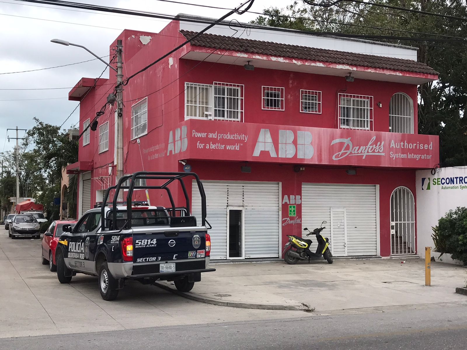 Cancún: Roban vehículo y 150 mil pesos de un negocio de material eléctrico