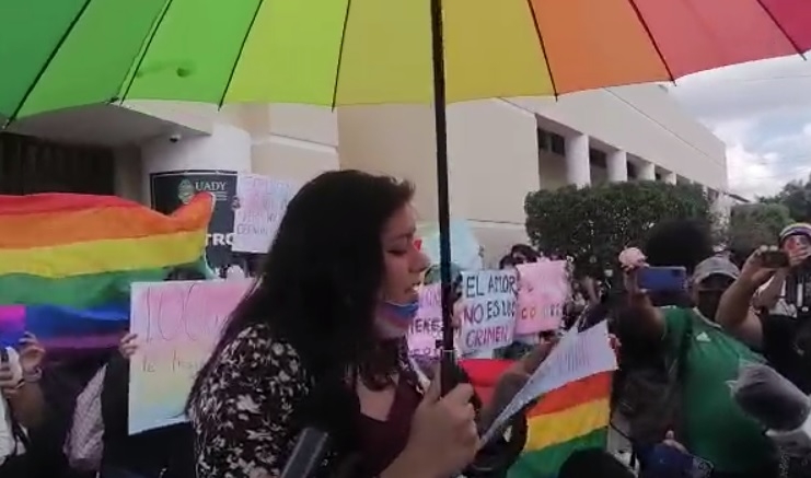 Alumnos de la Prepa 1 de la UADY se manifiestan por supuesto caso de discriminación: VIDEO