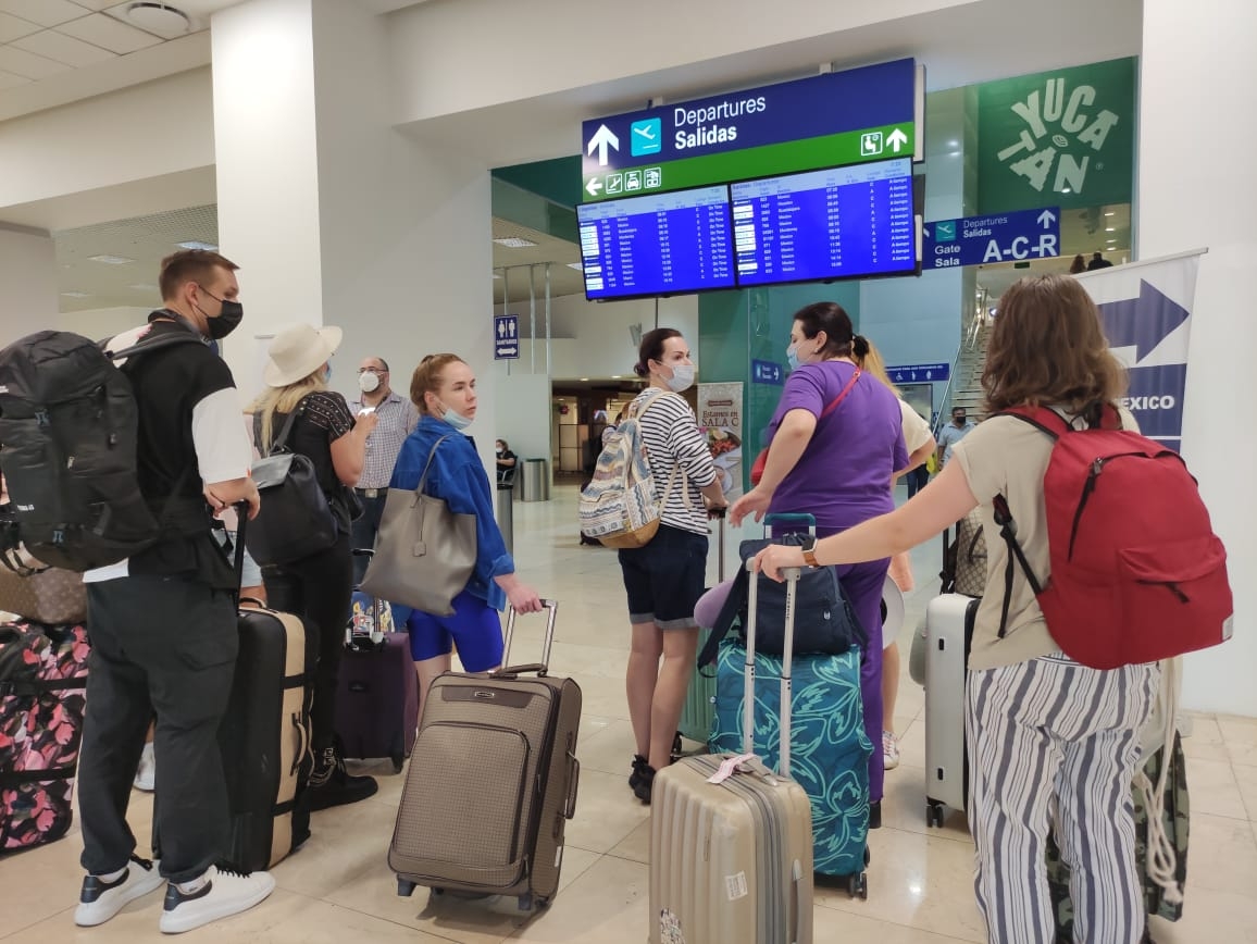 Aeropuerto de Mérida: Pasajeros de Viva Aerobus pierden vuelo por falta de personal