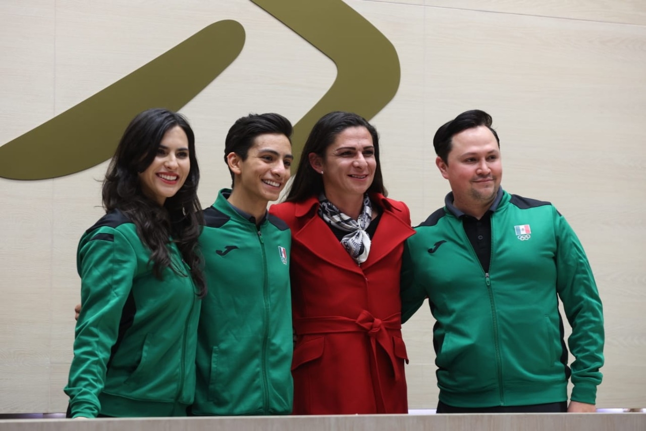 Ana Gabriela Guevara, titular del organismo, garantizó que el patinador tapatío seguirá recibiendo su beca de 30 mil pesos